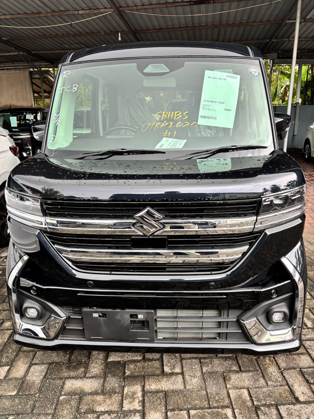 Toyota Vitz front view