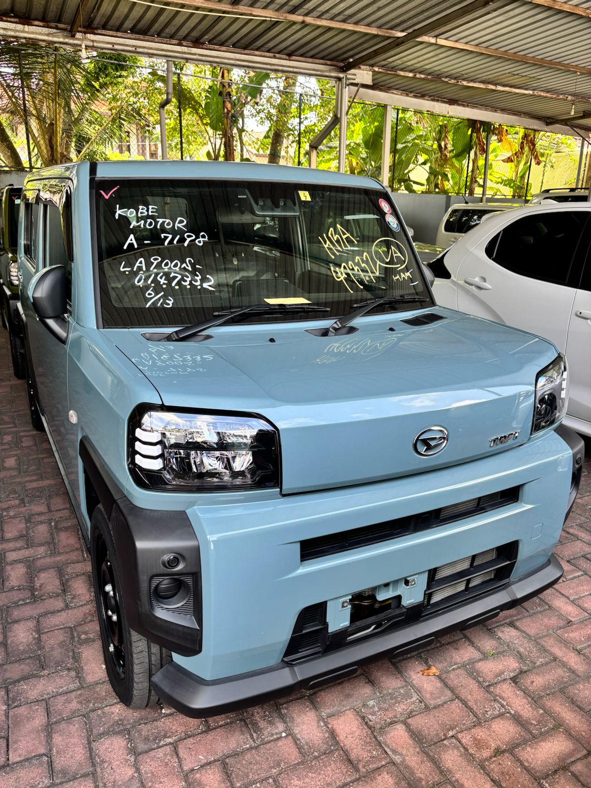 Toyota Vitz front view