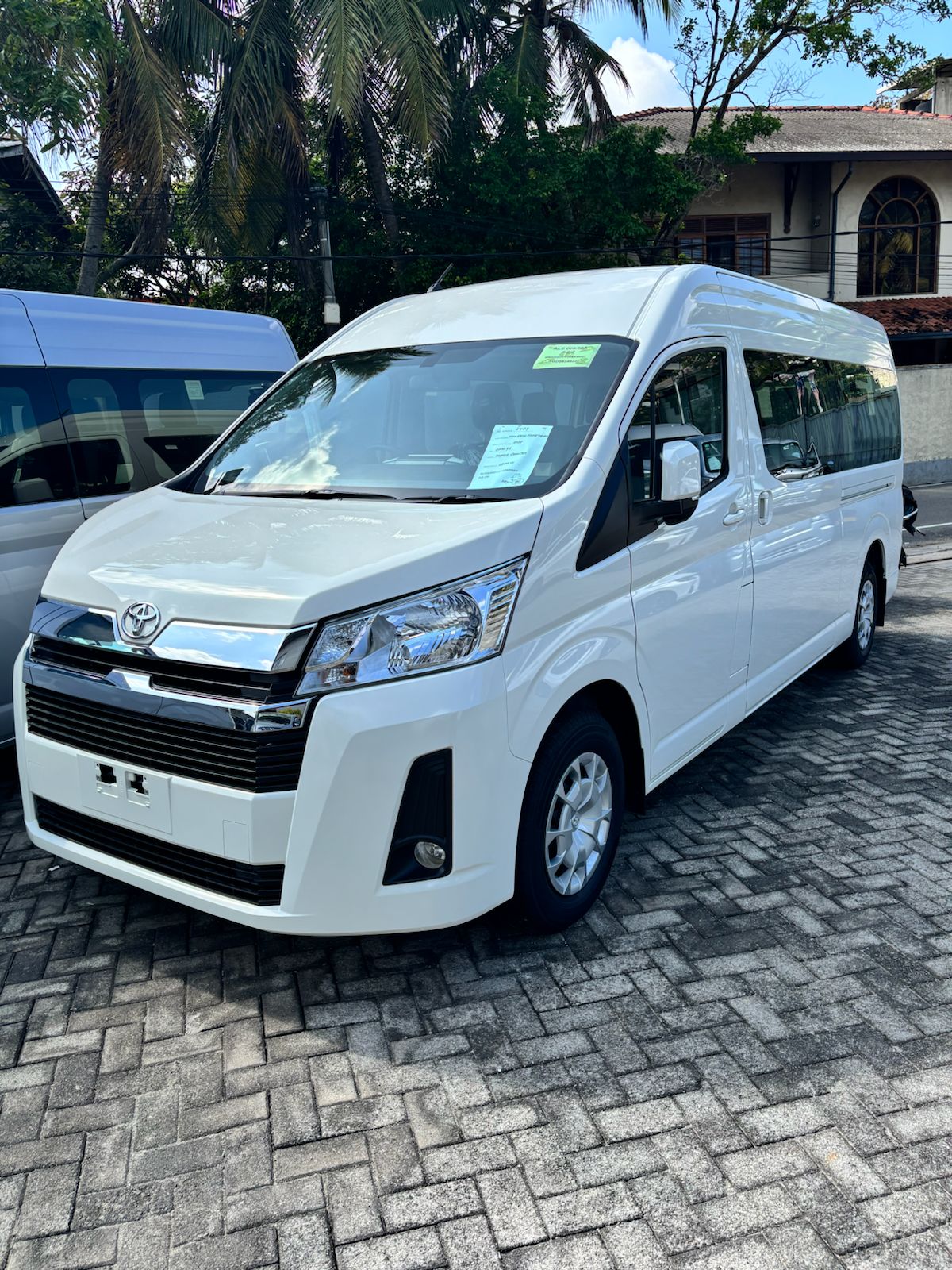 Toyota Vitz front view