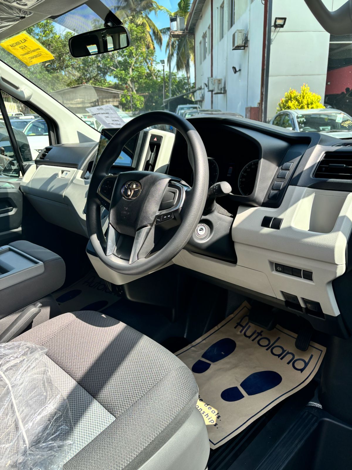 Toyota Vitz front view