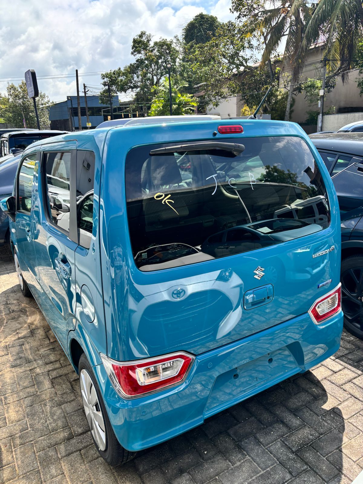 Toyota Vitz front view