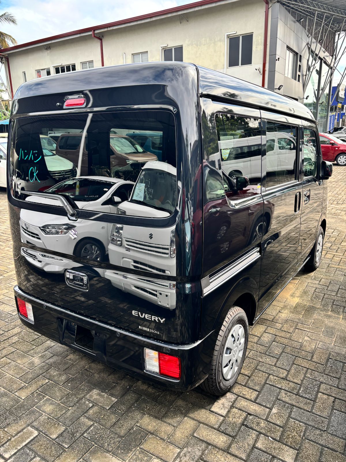 Toyota Vitz front view