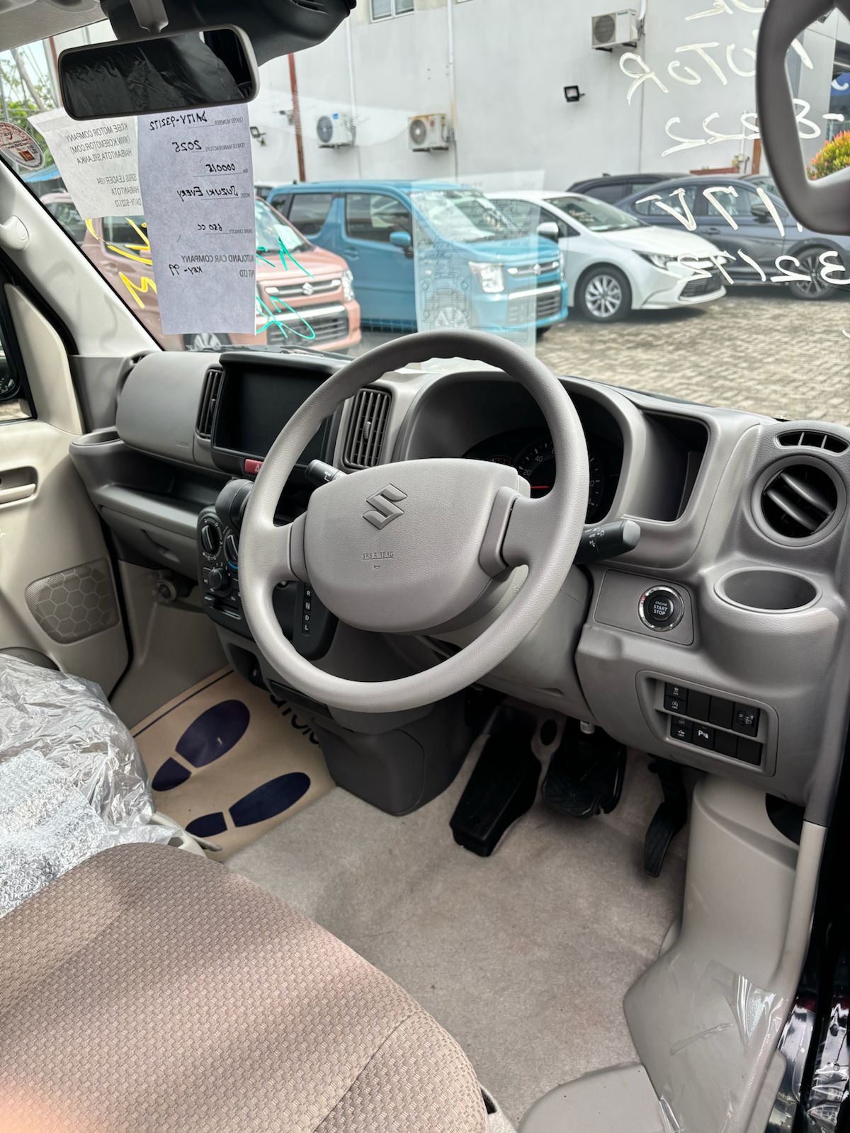 Toyota Vitz front view