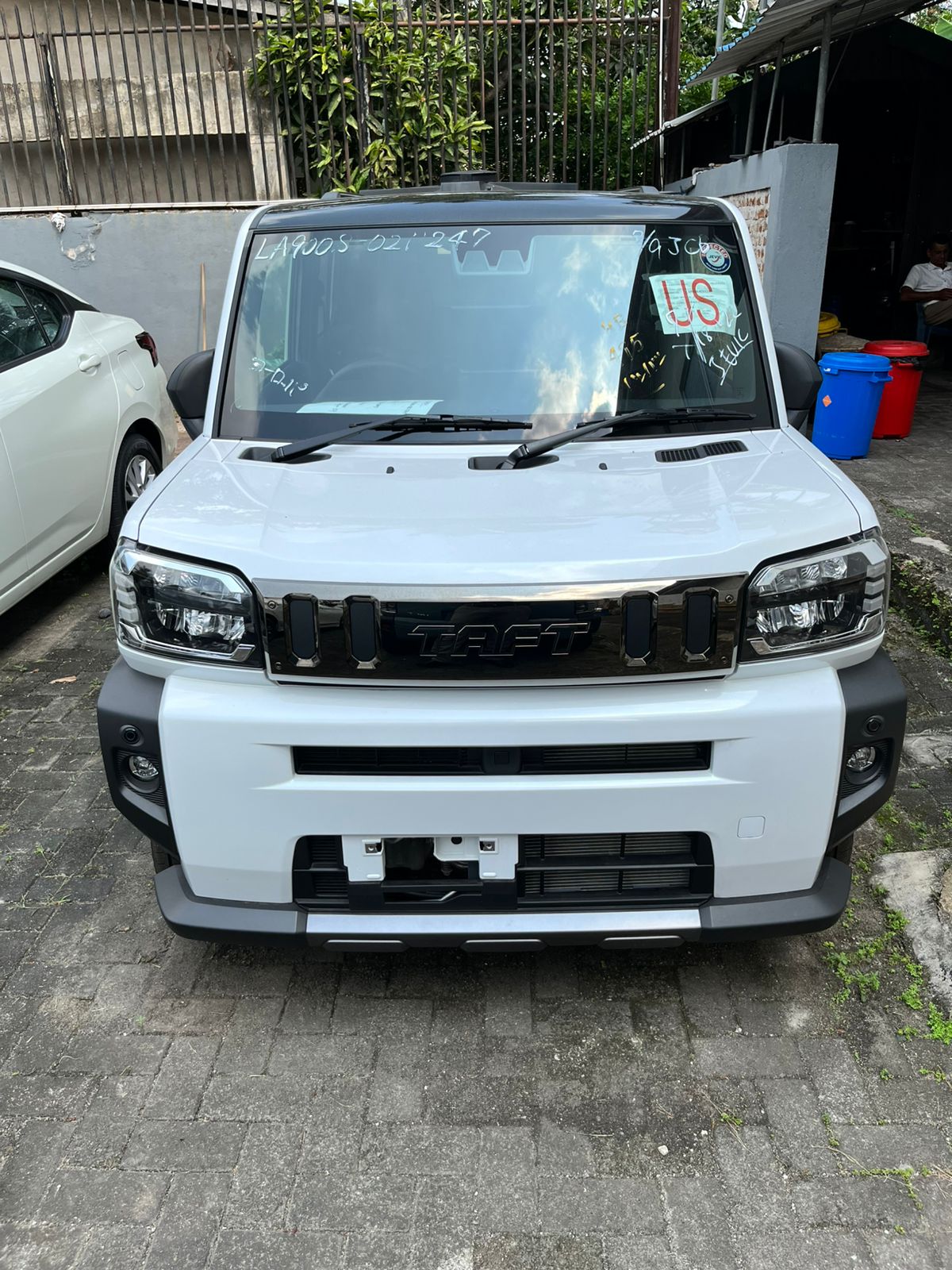 Toyota Vitz front view