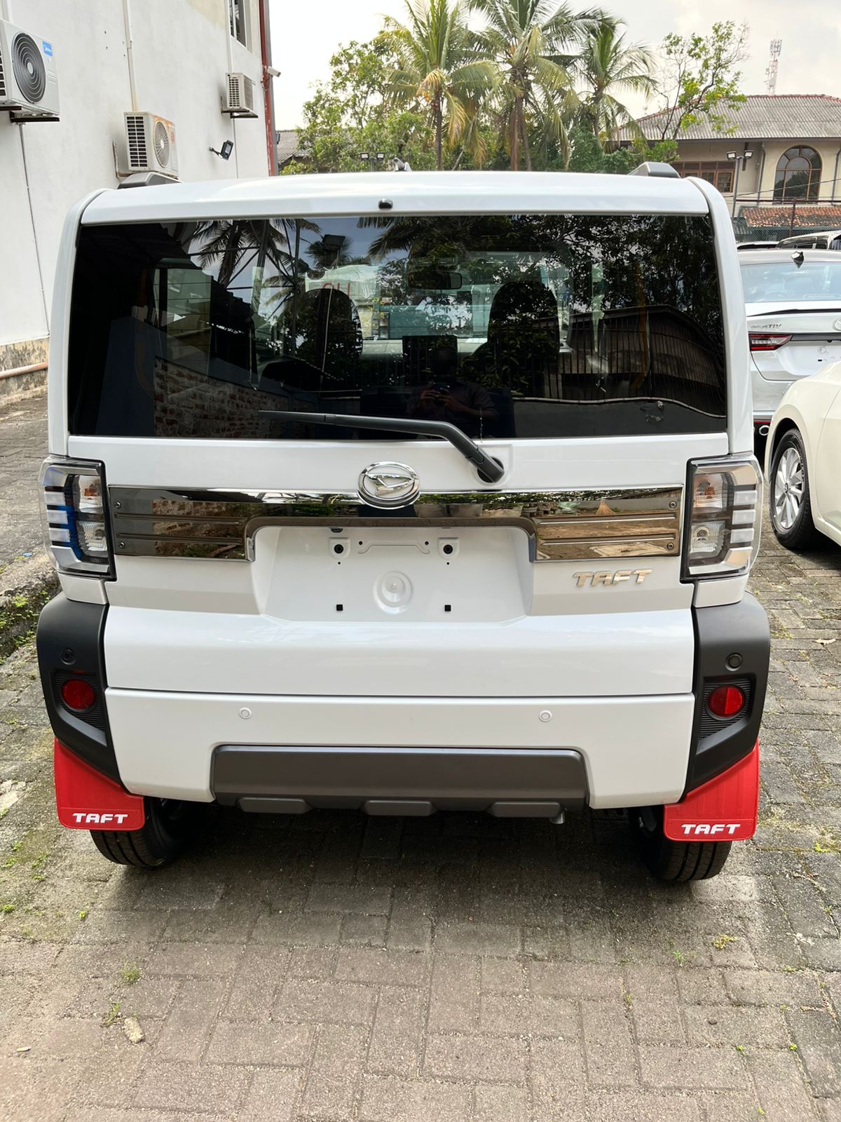 Toyota Vitz front view