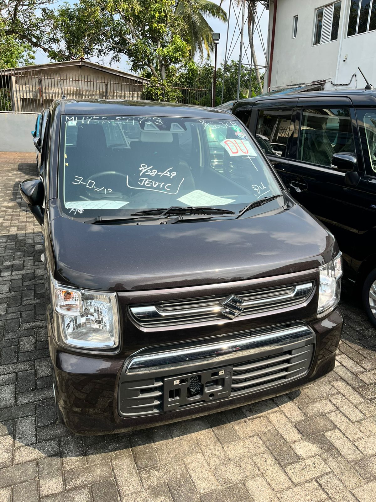 Toyota Vitz front view
