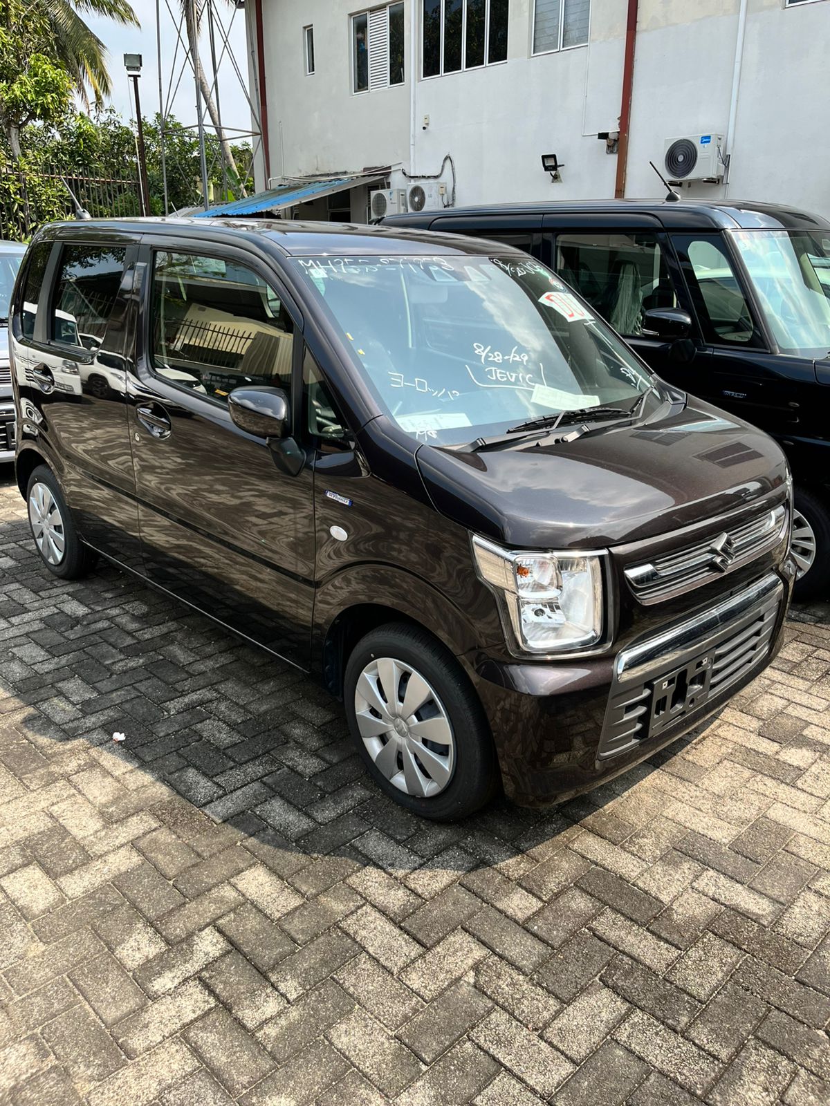 Toyota Vitz front view