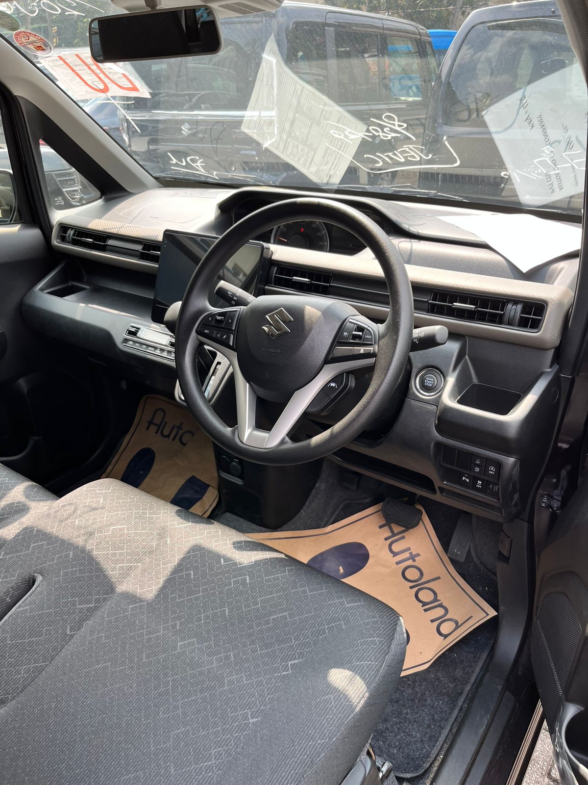 Toyota Vitz front view