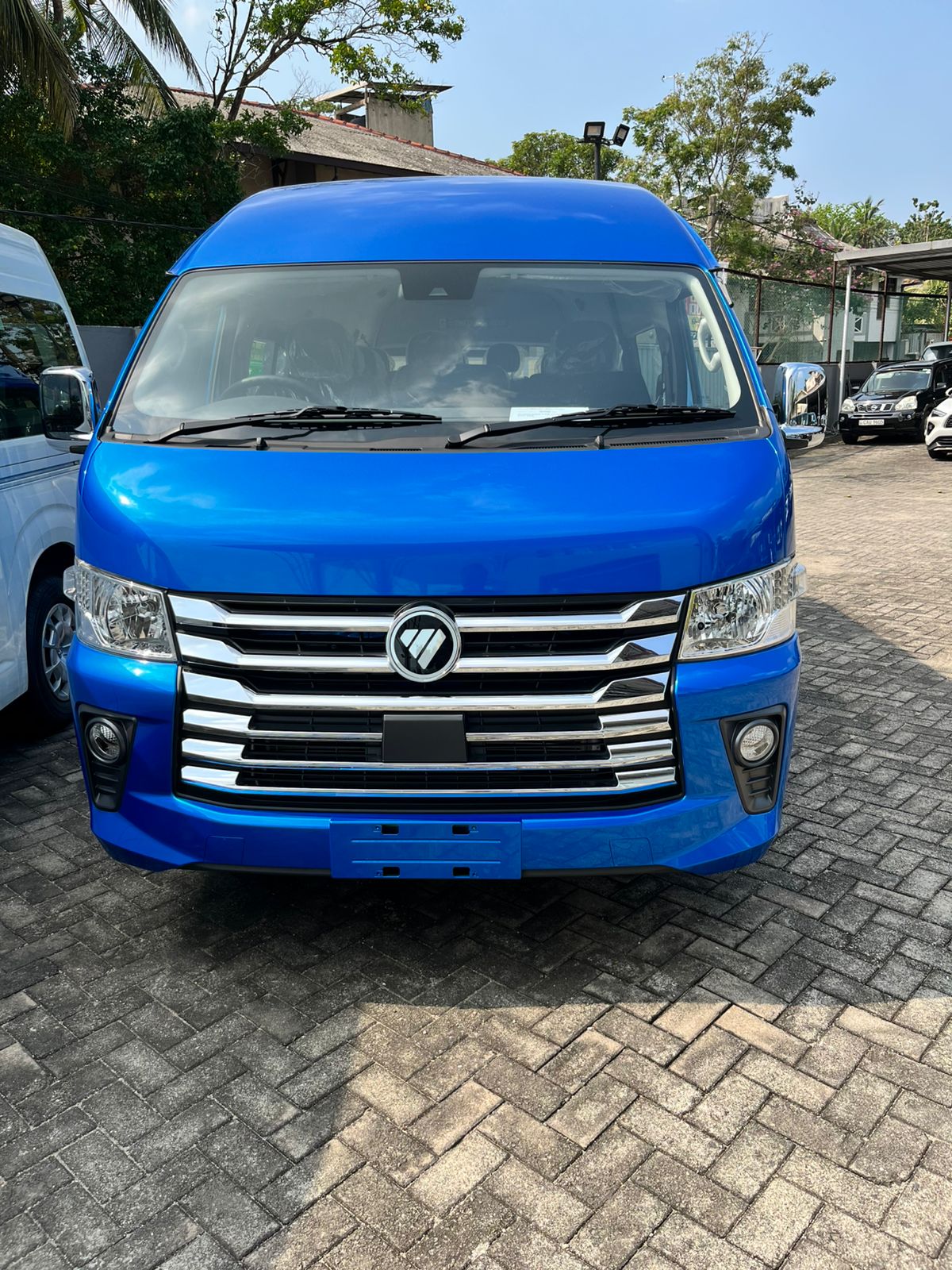 Toyota Vitz front view